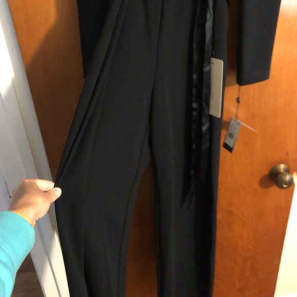 Adrianna Papell- Knit crepe tuxedo jumpsuit! Size 6. Black. - Picture 3 of 6